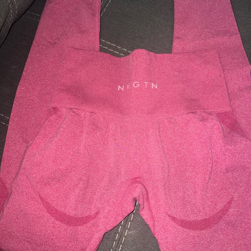XS contour Nvgtn leggings